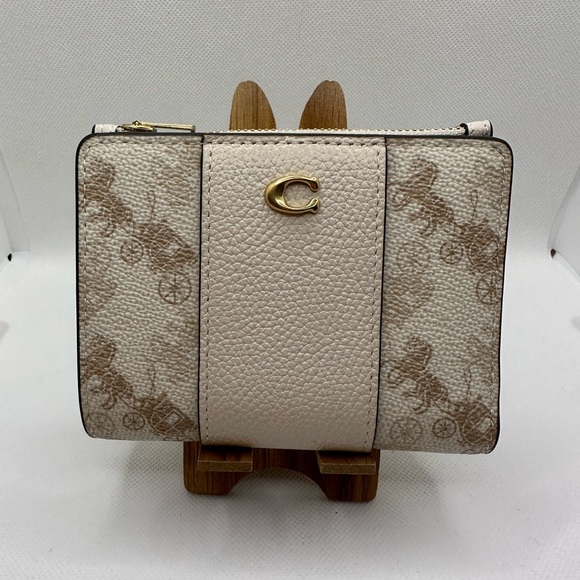 NWT Coach Bifold Snap Wallet with Horse and Carriage Print - Picture 3 of 10